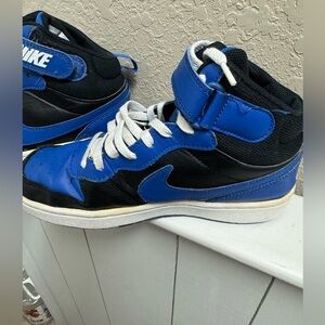 EUC Nike Blue and Black Basketball Sneakers SZ 6 Y EUR 38.5